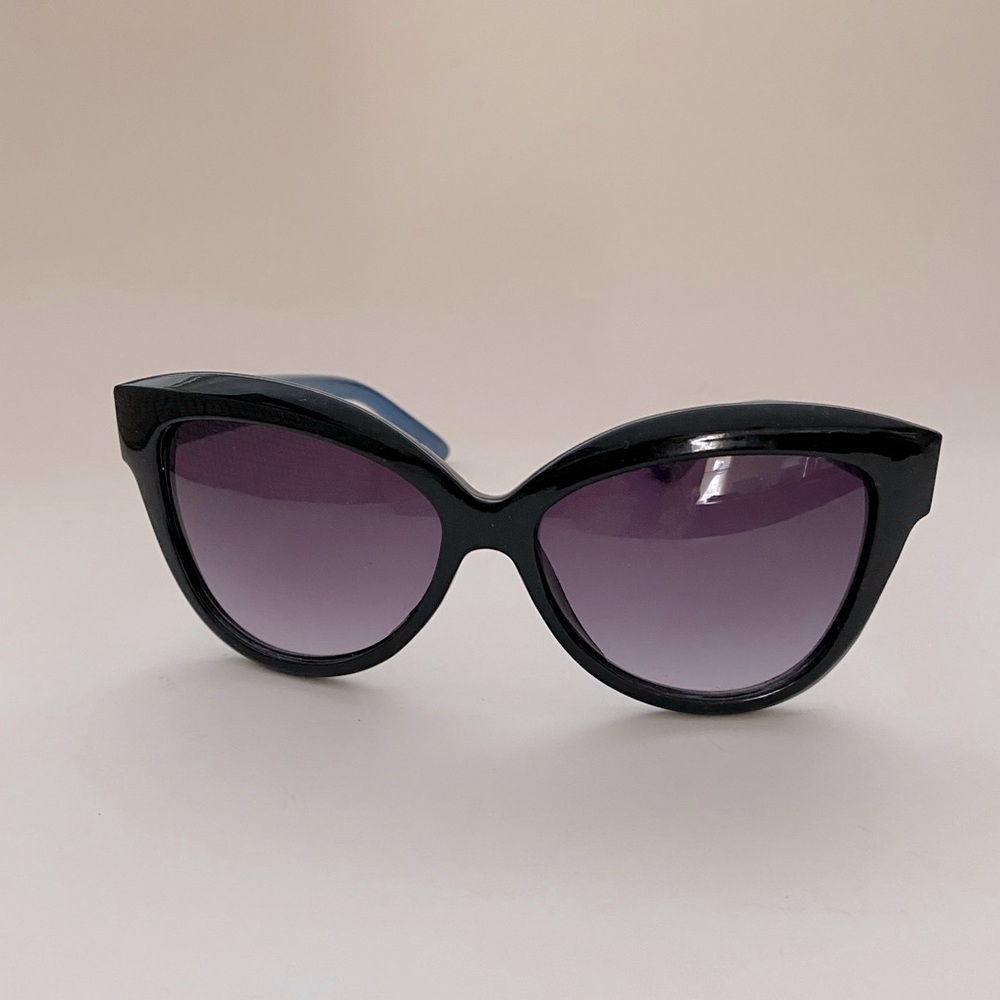 Vince Camuto Sungrasses